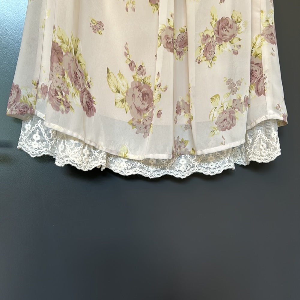 American Eagle Floral Dress with Lace - Picture 5 of 5